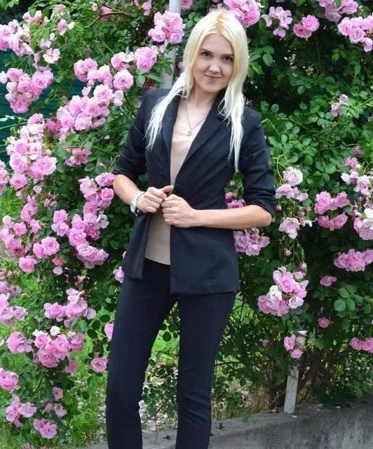 俄罗斯主妇意外成速卖通网红秀出一尺九蛮腰
